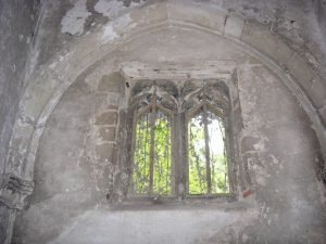 14C window in blocking arch